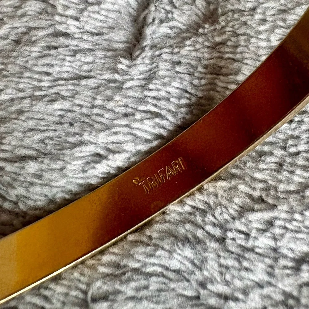 Vintage Trifari gold‎ tone & enamel bangle bracelet